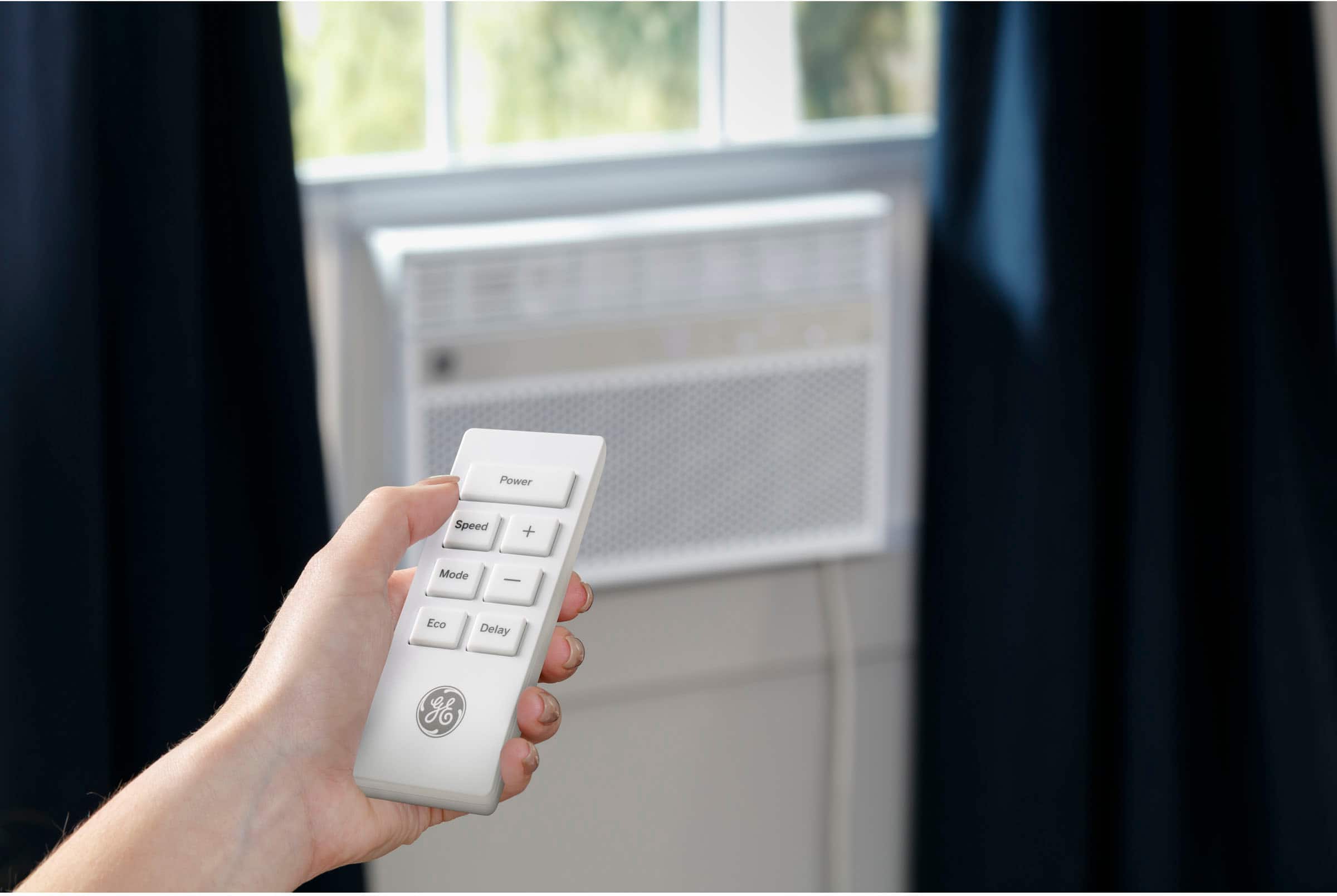GE - 450 Sq. Ft. 10100 BTU Smart Window Air Conditioner - White