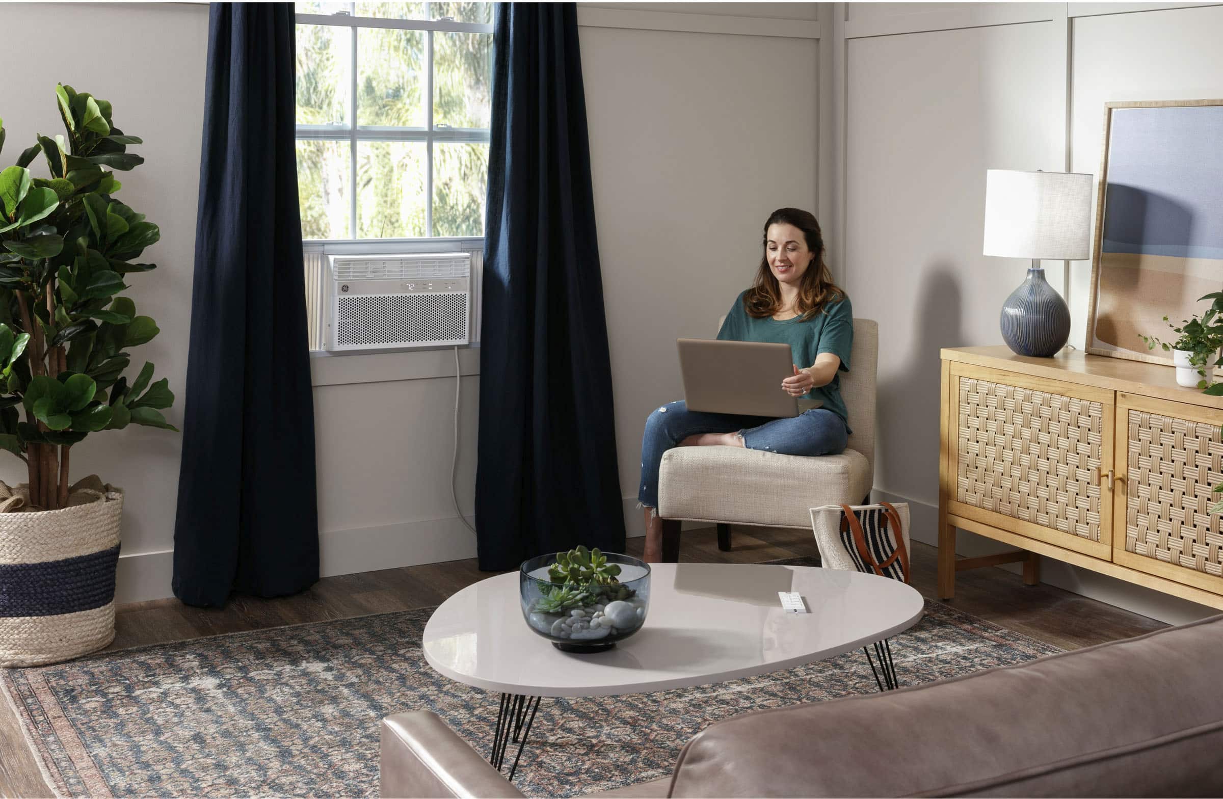 GE - 450 Sq. Ft. 10100 BTU Smart Window Air Conditioner - White